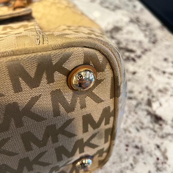 Michael Kors MK Signature Tote Shoulder Handbag Purse Tan Gold Jet Set - Picture 7 of 16